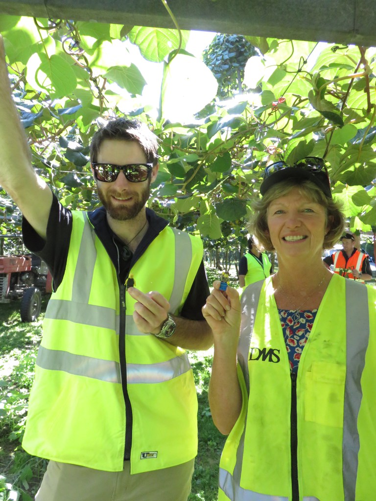 con Trish, productora de Kiwis