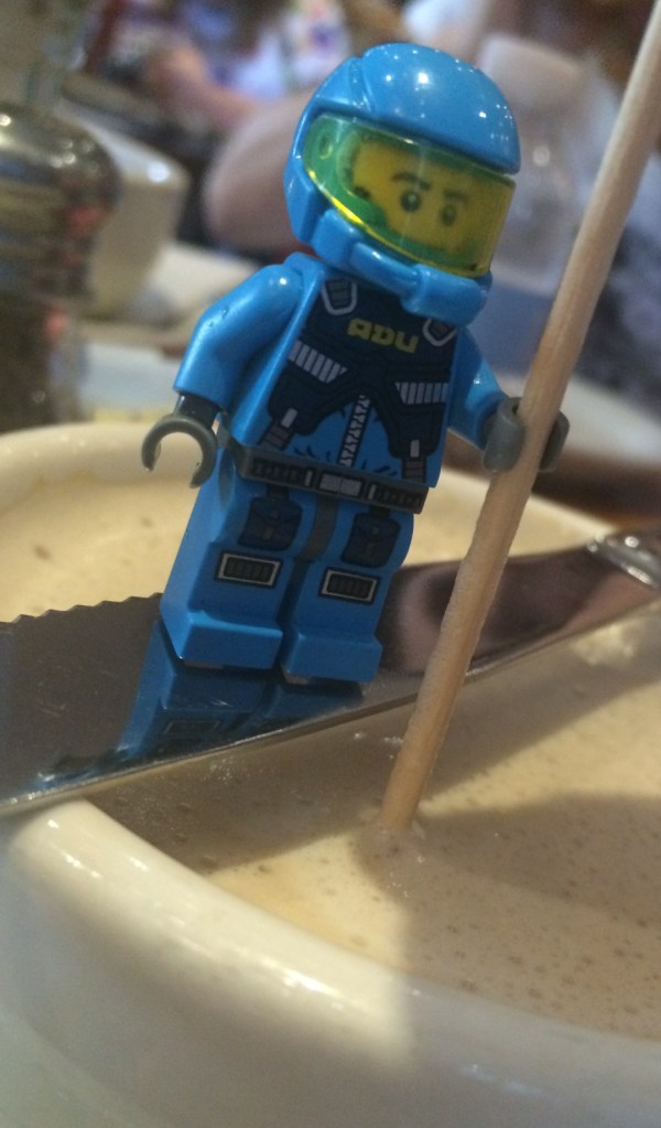 Midiendo la produndidad y espesor de la espuma del Capuchino de Tanya