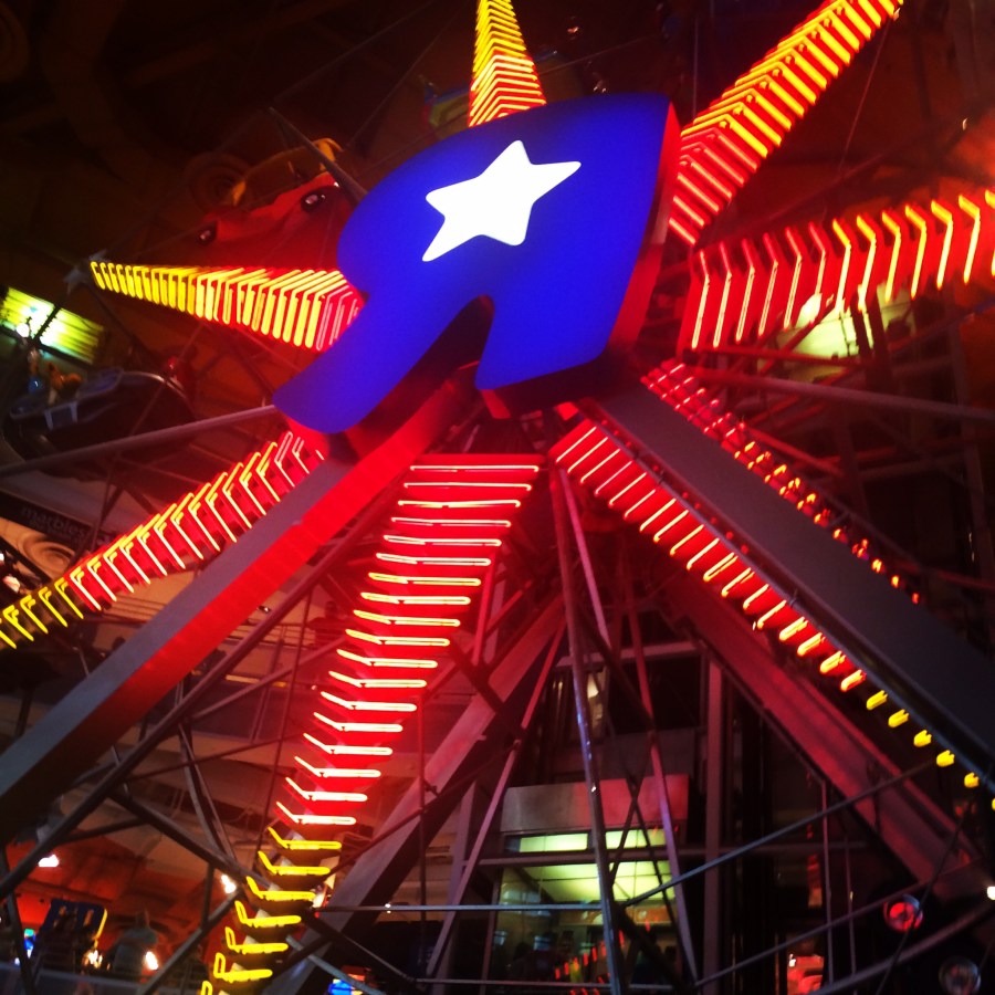 Rueda de la fortuna adentro de Toys R Us
