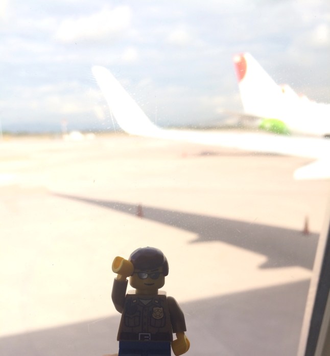 Esperando en el areopuerto....a que llegue el avión