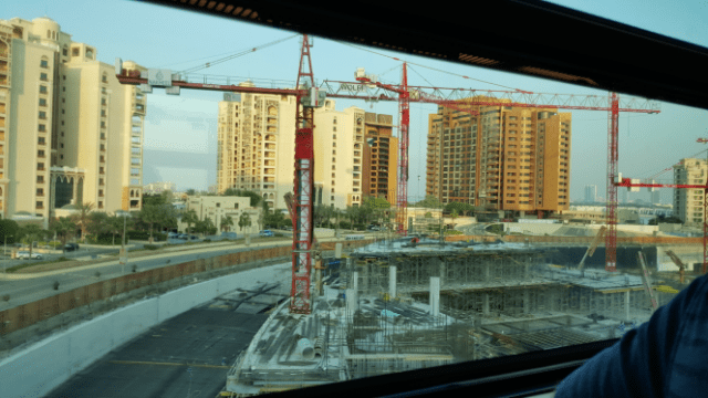 construcción al lado de Atlantis