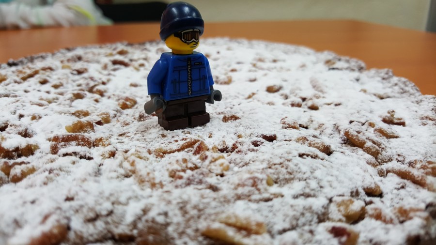 Eric el esquiador en un brownie hecho de nieve (azucar Glass)....