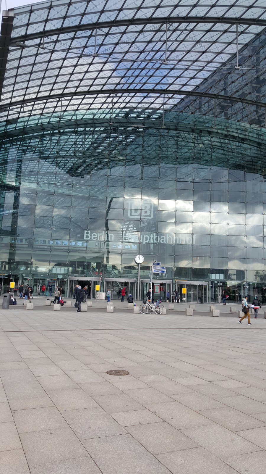 Berlin Hauptbahnhof desde afuera